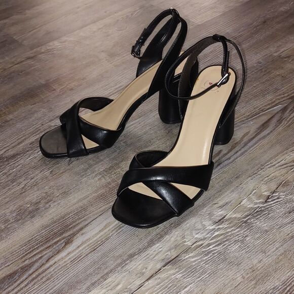 Derek Heart  black block heel  sandals  Sz 10 - Picture 1 of 7
